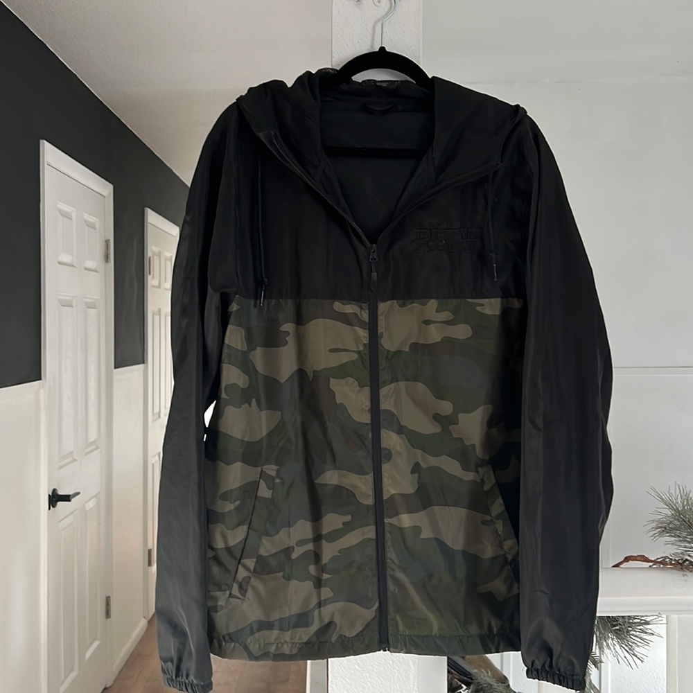 American trigger pullers camouflage and black hoodie windbreaker size large
